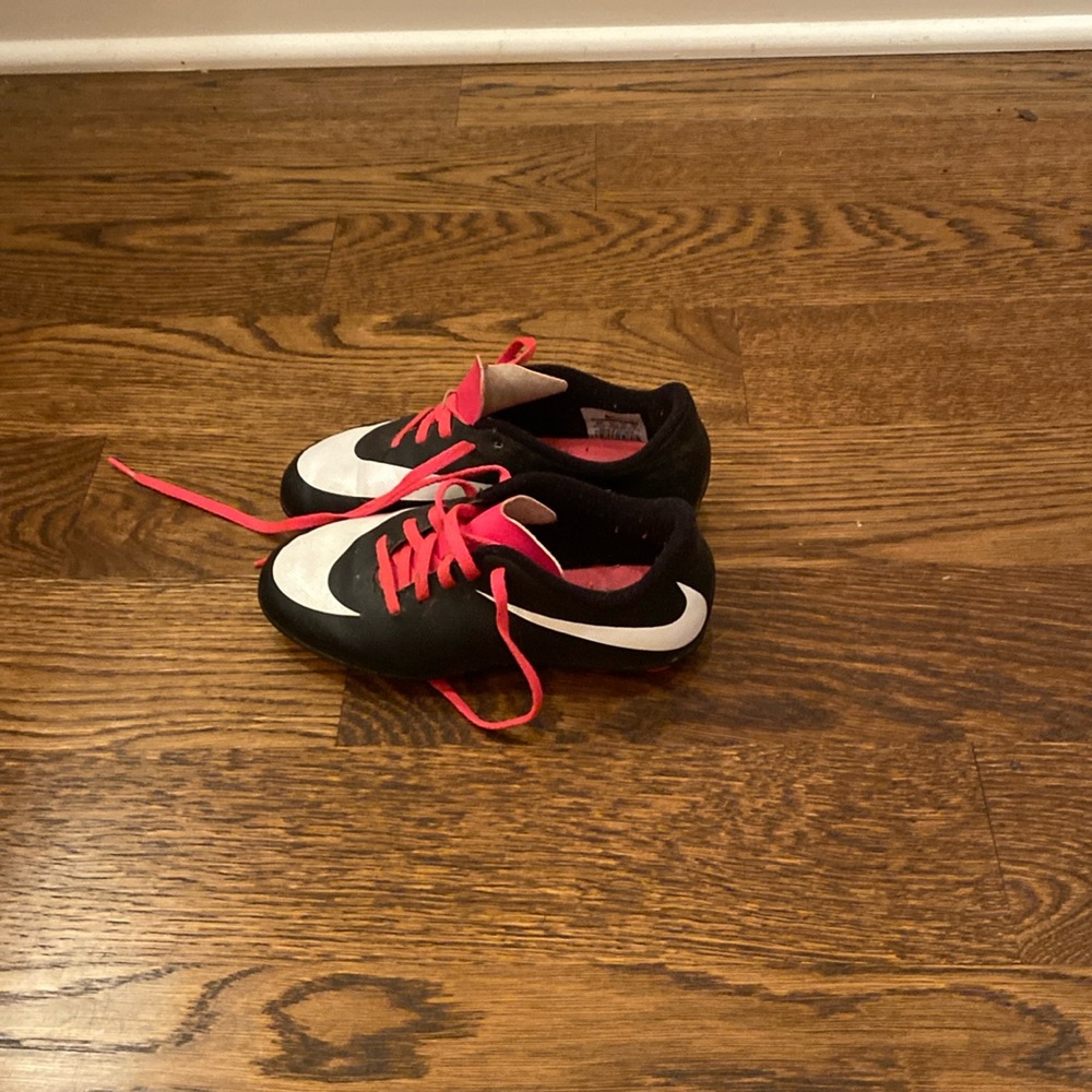 Soccer Cleats for girls $10